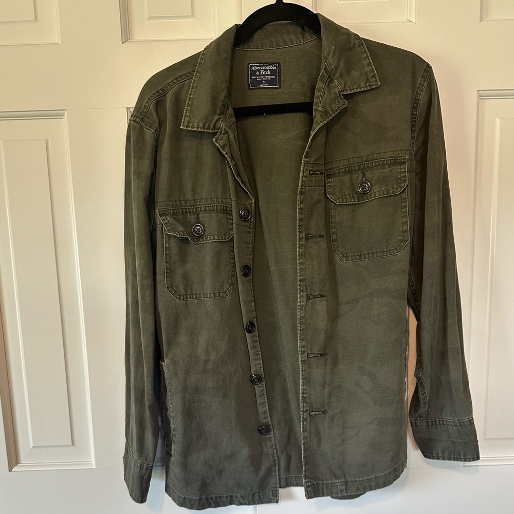 Abercrombie & Fitch Camo Shirt Jacket- Size Small